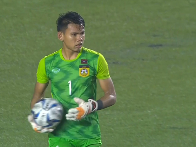 Bóng đá - Thủ môn U22 Lào "bay lượn" trước U22 Thái Lan, tặng quà hụt cho U22 Việt Nam