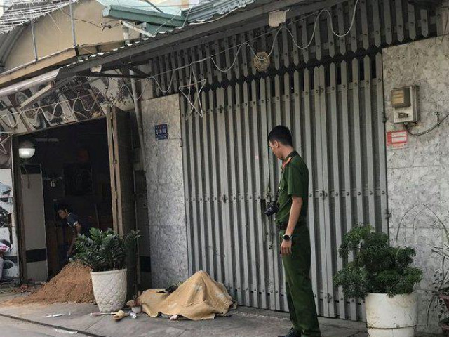 Pháp luật - Vừa mở cửa, hoảng hồn phát hiện người đàn ông tử vong trước nhà
