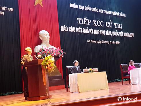 Bí thư Thành ủy, Trưởng đoàn ĐBQH TP Đà Nẵng, ông Trương Quang Nghĩa phát biểu tại buổi tiếp xúc cử tri sáng 3/12 