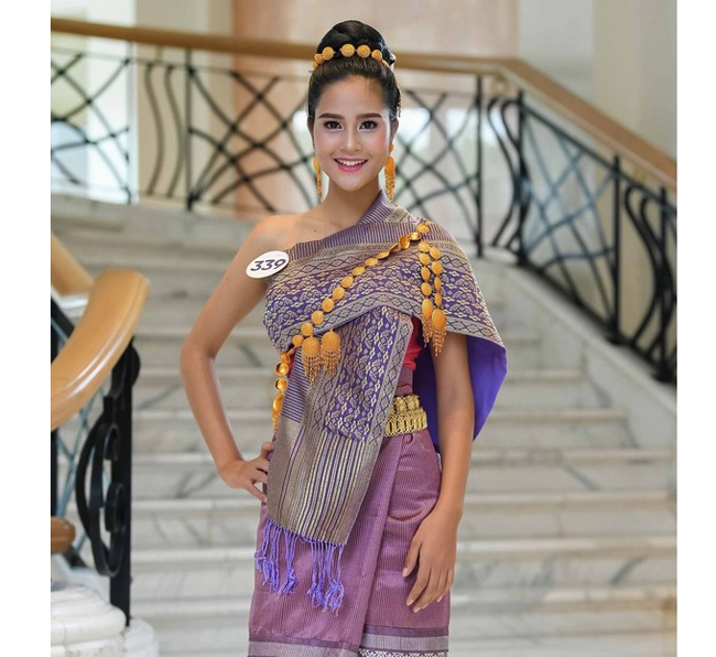 Cô gái sinh năm 2000 - Un Thị Loi (19 tuổi) gây chú ý ở cuộc thi Hoa hậu Hoàn vũ Việt Nam 2019 nhờ vẻ ngoài xinh đẹp. Trước đó, cô nàng cũng là nhân tố nổi bật tại Hoa hậu Bản sắc Việt toàn cầu 2019. 