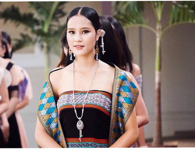 Un Thị Loi chia sẻ: &#34;Câu chuyện của hoa hậu H’Hen Niê đã truyền cảm hứng cho tôi. Tôi cũng thuộc dân tộc thiểu số. Tôi là người dân tộc Giẻ Triêng. Hoa hậu H’Hen Niê đã mang niềm tự hào về cho dân tộc Ê Đê, tôi cũng muốn mang tự hào về cho dân tộc mình.&#34;
