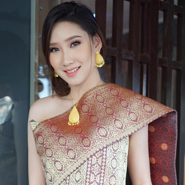 Bên cạnh đó, Alisa cũng nhận được nhiều lời khen khi diện trang phục truyền thống.&nbsp;