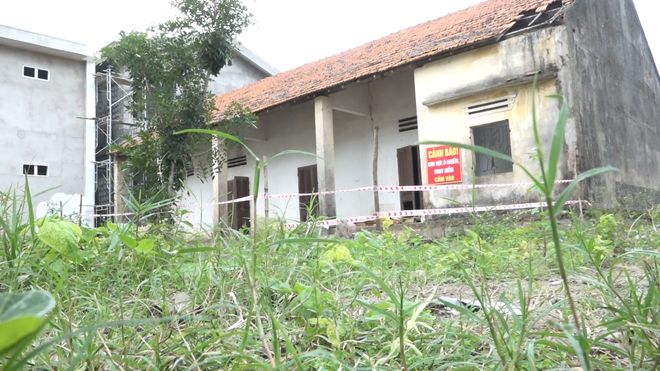 Mặc dù có biển cảnh báo nhưng kho thuốc vẫn tiềm ẩn rất nhiều nguy cơ