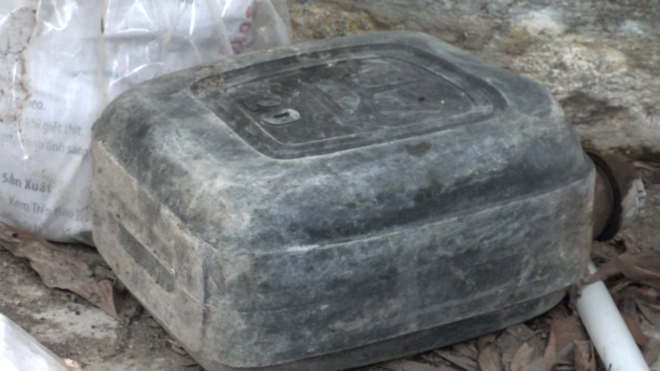 Kho thuốc trừ sâu bốc mùi nồng nặc khiến học sinh 3 trường kinh hãi - 2