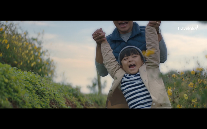 Tết nhiệm màu là khi con được ở bên bố mẹ, cùng hiện thực hoá những đợi chờ.