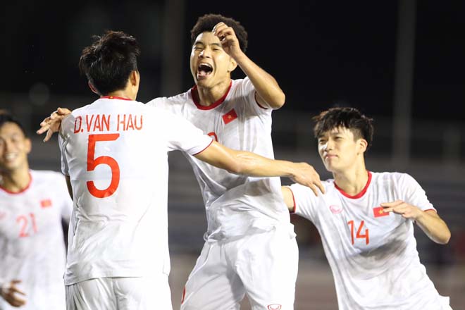 Đức Chinh ghi bàn thắng quan trọng cho U22 Việt Nam