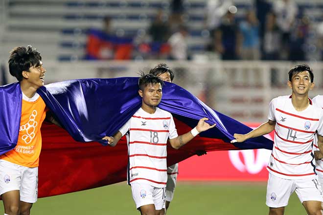 Niềm vui khó diễn tả của cầu thủ U22 Campuchia sau chiến thắng đầy cảm xúc trước U22 Malaysia