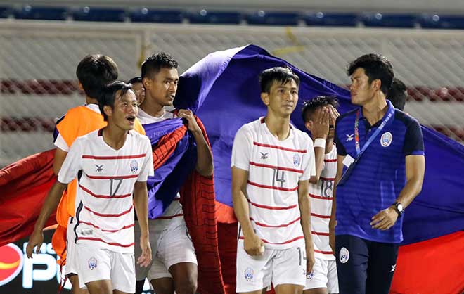 Có cầu thủ U22 Campuchia đã bật khóc với thành tích lịch sử lần đầu tiên lọt vào đến bán kết bóng đá nam SEA Games