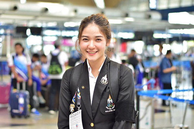 Theo Sanook, Kanyapat M. chỉ mất 3 năm để học chơi đấu kiếm chuyên nghiệp trước khi được gọi lên tuyển quốc gia Thái Lan lần đầu tiên tại SEA Games 2017.
