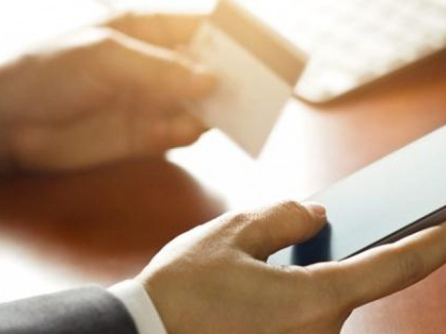 Bạn trẻ - Cuộc sống - Nghe lời rủ rê cởi sạch quần áo khi trò chuyện online với gái lạ, trai trẻ rơi vào bẫy hiểm