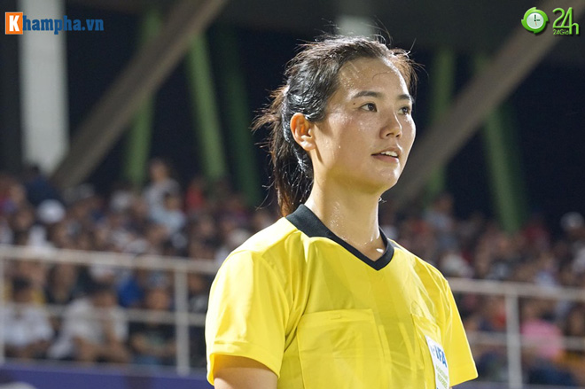 Nữ trọng tài xinh đẹp gây sốt SEA Games: "Thần may mắn" của ĐT nữ Việt Nam - 2