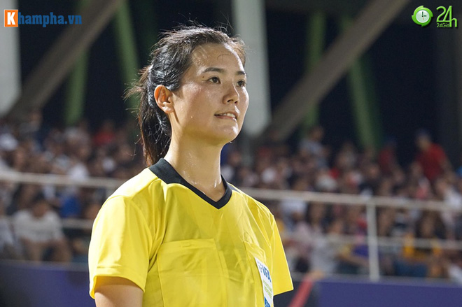 Nữ trọng tài xinh đẹp gây sốt SEA Games: "Thần may mắn" của ĐT nữ Việt Nam - 13