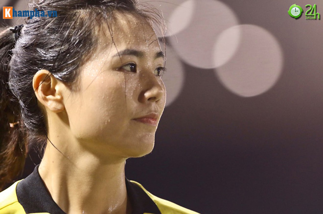Nữ trọng tài xinh đẹp gây sốt SEA Games: "Thần may mắn" của ĐT nữ Việt Nam - 14