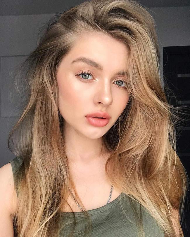 Snezhana Yanchenko &#40;23 tuổi&#41; hiện là một trong những người mẫu được chú ý tại Nga. Không chỉ có gương mặt xinh đẹp, 9X còn sở hữu thân hình quyến rũ.