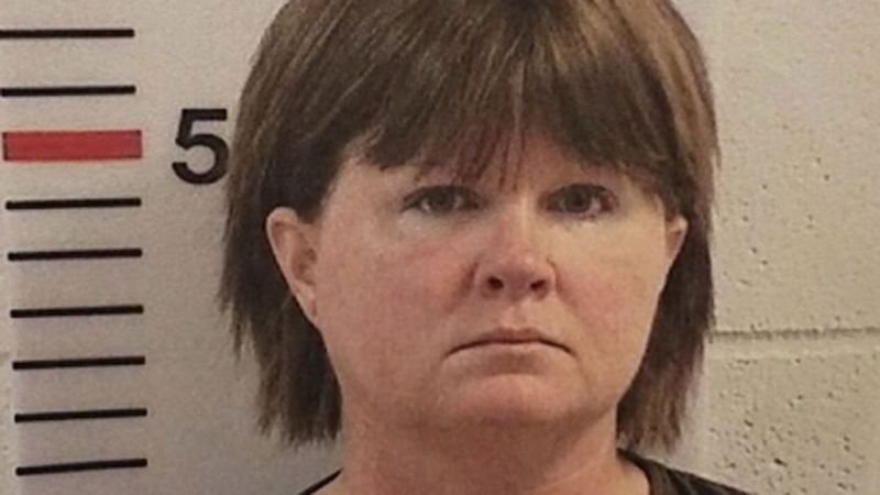 Cô giáo Janet Barnes phải nhận án 40 năm tù vì quan hệ tình dục với nhiều học sinh