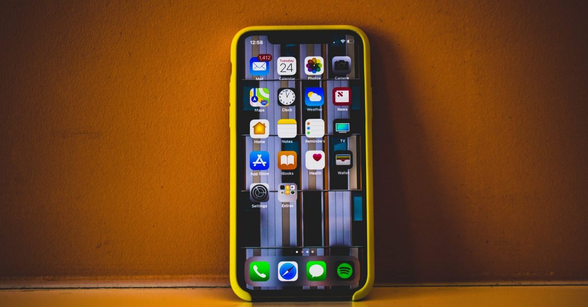 Đồng giá 12 triệu, iPhone XR hay iPhone X sẽ khiến bạn &#34;siêu lòng&#34;? - 1