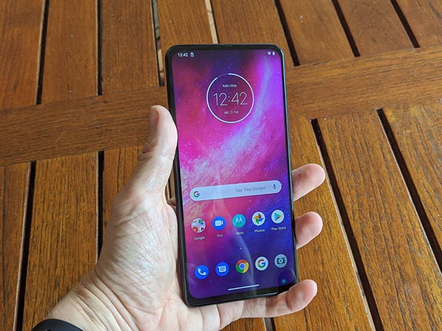 Motorola bất ngờ ra mắt mẫu smartphone tầm trung đầy mạnh mẽ
