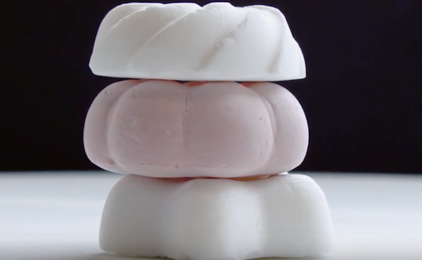 Chiếc bánh nhẹ nhất thế giới với 99% là không khí và lượng calo cực kỳ ít (nguồn: Oddycentral)