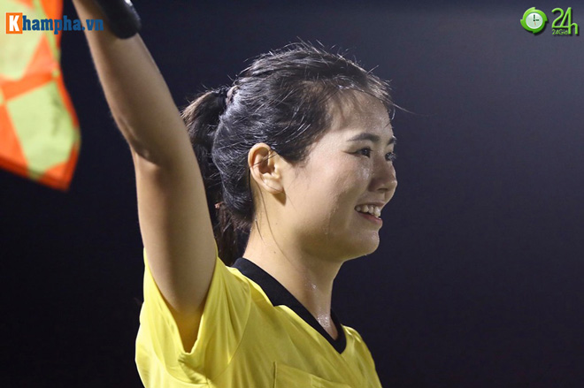 Nữ trọng tài xinh đẹp gây sốt SEA Games: "Thần may mắn" của ĐT nữ Việt Nam - 6