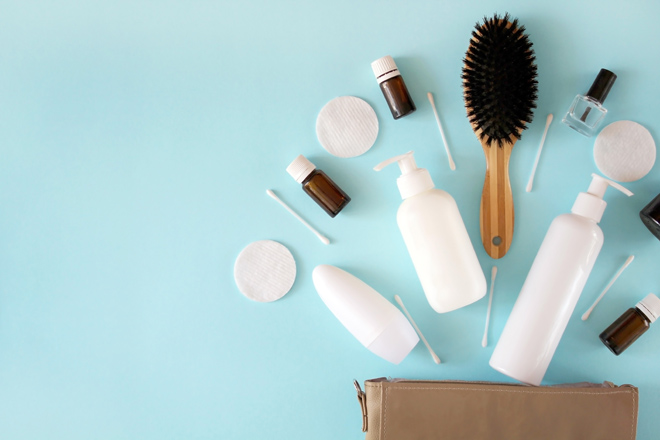 Nhiều phụ nữ tìm đến mỹ phẩm để tìm kiếm sự tươi trẻ