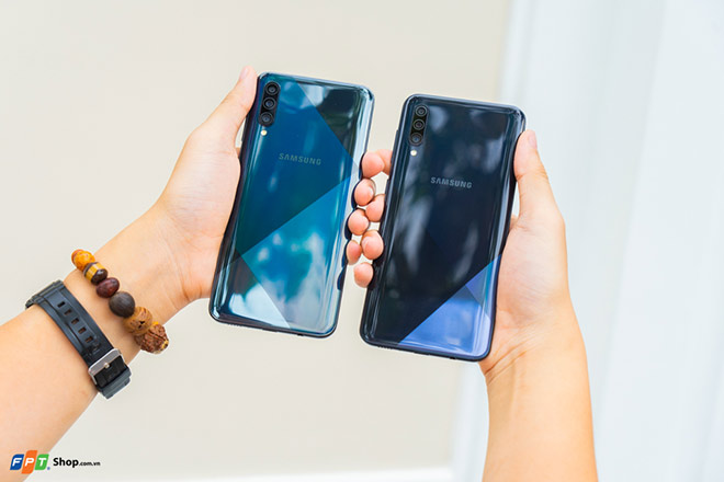 Galaxy A50s có giá bán 6,99 triệu đồng với 3 màu đen, xanh và trắng.