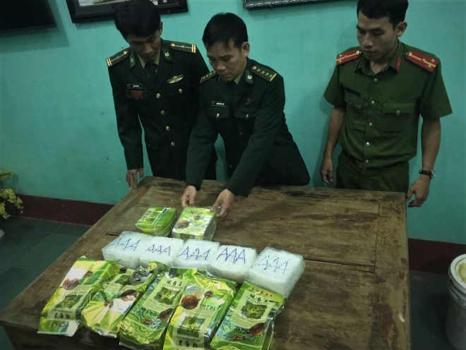 Bảy gói vuông in chữ Trung Quốc dạt vào bờ biển Quảng Trị là ma túy Methamphetamine