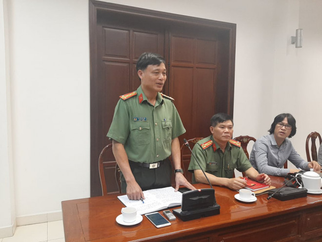 Đại tá Nguyễn Văn Thọ, Trưởng phòng Tham mưu Công an tỉnh Đồng Nai cung cấp thông tin với báo chí