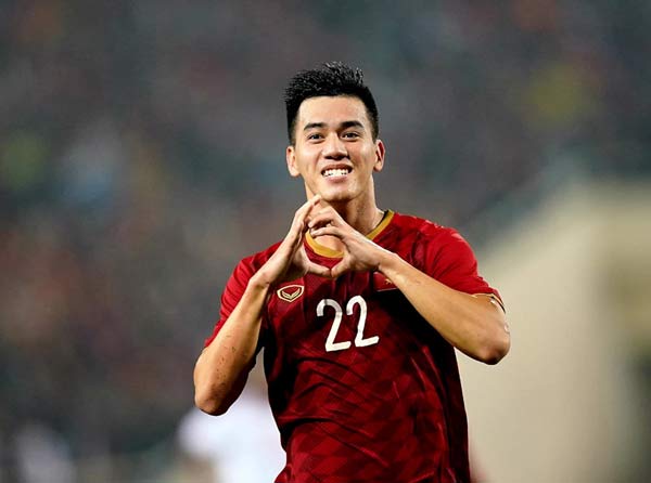 Tiến Linh đã xuất sắc ghi 2 bàn thắng để kiếm được 1 điểm cho tuyển Việt Nam.