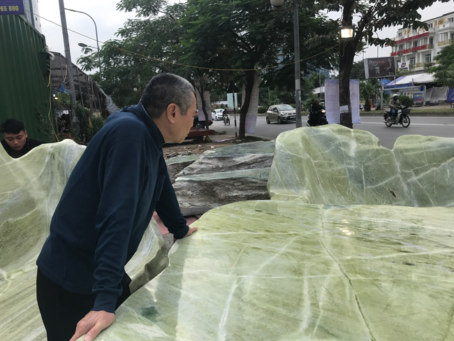 Theo anh, ngọc Serpentine có vẻ đẹp mê hoặc, độc đáo, sang trọng. Dân sành chơi rất thích sở hữu những món đồ làm từ ngọc Serpentine.