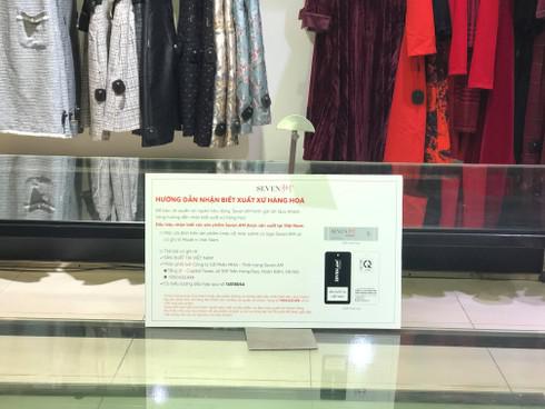 Cửa hàng còn có bảng hướng dẫn nhận biết xuất xứ hàng hóa 