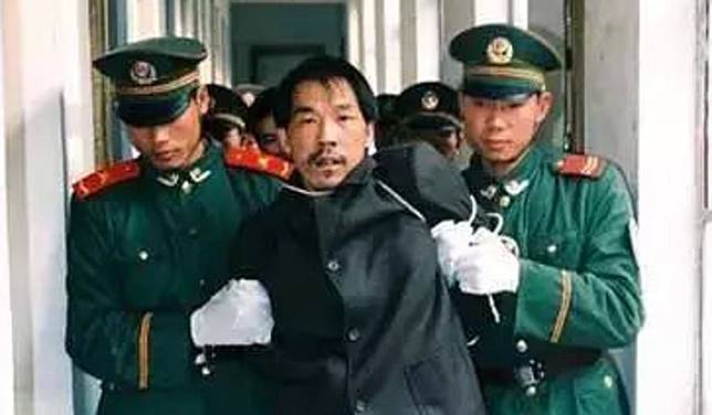 Fa Ziying bị cảnh sát bắt giữ.