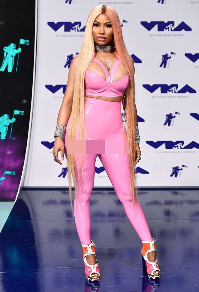 Trang phục nhựa không thấm mồ hôi dễ gây ra các vấn đề về da.