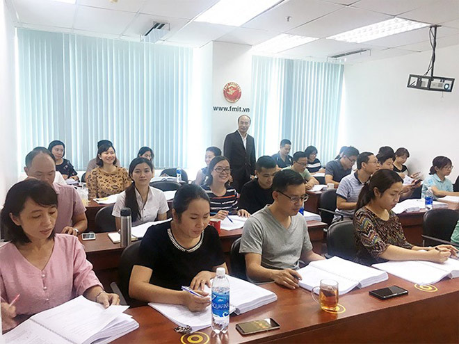Học viên tham gia khóa học quản lý chuỗi cung ứng tại Viện FMIT®.