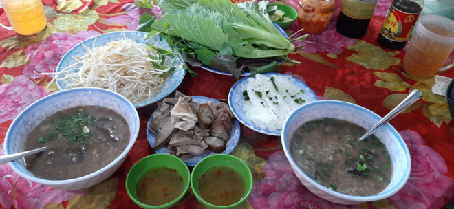 "Phê" với mâm cháo lòng Tân Hiệp - 1