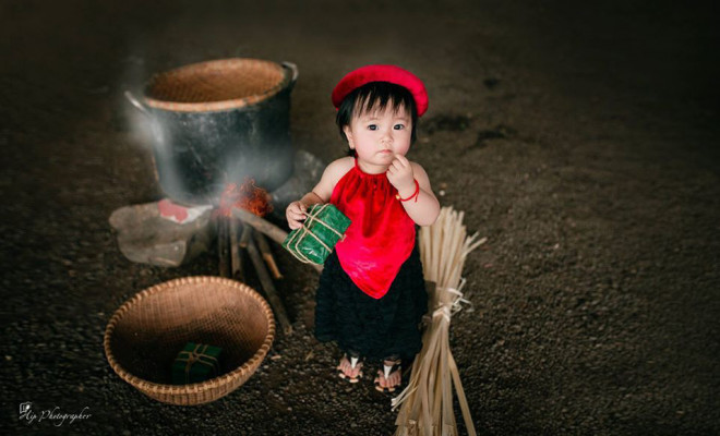 Bộ ảnh cô Tấm nhí nhóm củi, luộc bánh chưng khiến cư dân mạng bồi hồi: Tết sắp về thật rồi! - 9