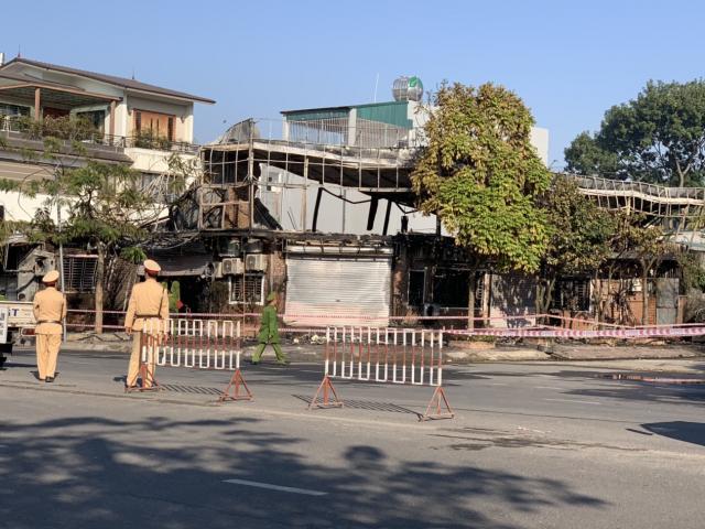 Cháy nhà hàng Ba Miền lúc rạng sáng, 4 người tử vong