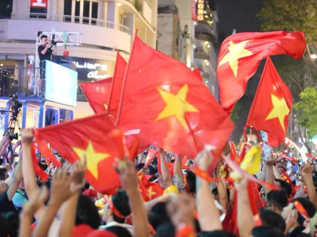 TRỰC TIẾP: Hattrick cho Đức Chinh, CĐV ”phát sốt” khi U22 Việt Nam ”nghiền” đối thủ