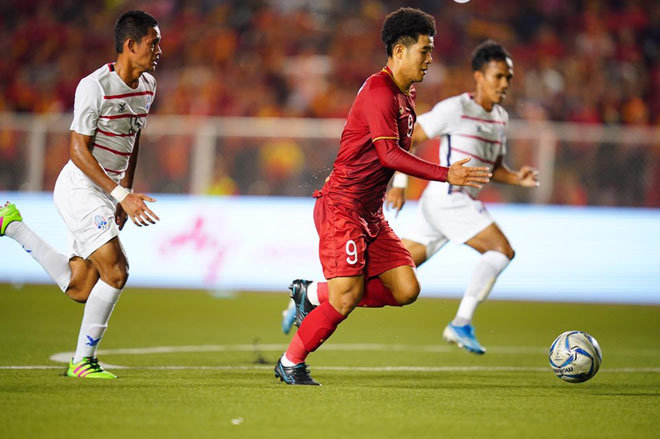 Phút 26, Đức Chinh tì đè sở trường và dứt điểm gọn gàng nâng tỷ số lên 2-0 cho U22 Việt Nam
