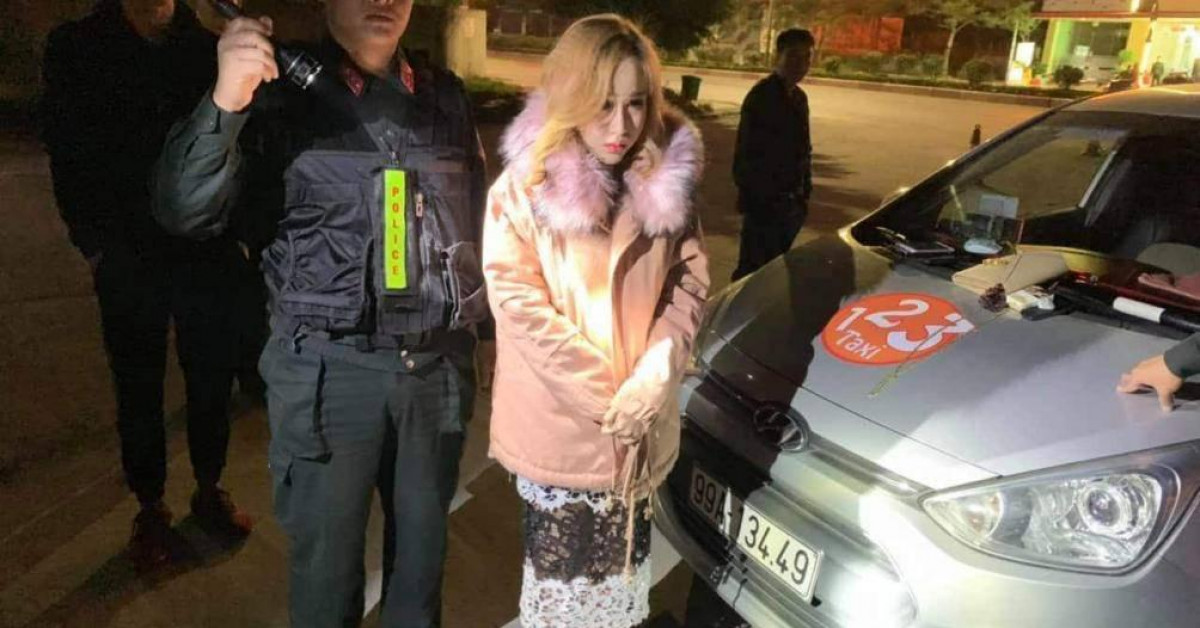 Hot girl 9X xách ma túy đi chơi bị tóm ngay trên xe taxi