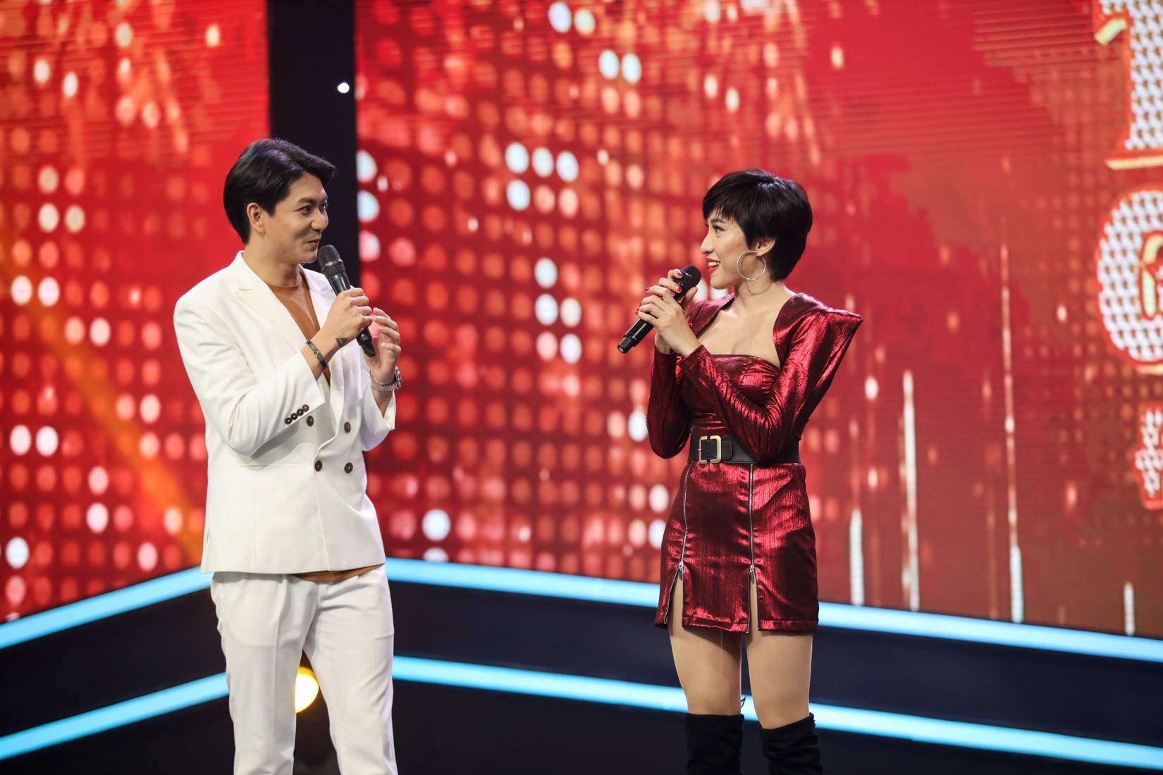 Chồng cũ Trương Quỳnh Anh "thả thính" nữ vũ công nóng bỏng trên sóng truyền hình - 3