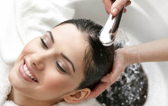 6 cách giúp giảm tình trạng tóc bết, nhiều dầu mà bạn chưa biết - 2