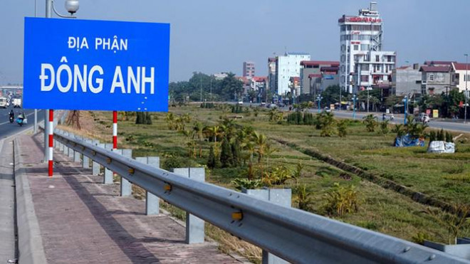 Trước việc bất động sản các huyện ngoại thành Hà Nội liên tục đón những đợt 'sóng mới',&nbsp;giới đầu cơ bất động sản đã thu gom và mua lại từ người dân khi có thông tin các huyện trên sẽ quy hoạch lên quận, sau đó phân lô, nền để bán lại cho những ai có nhu cầu.