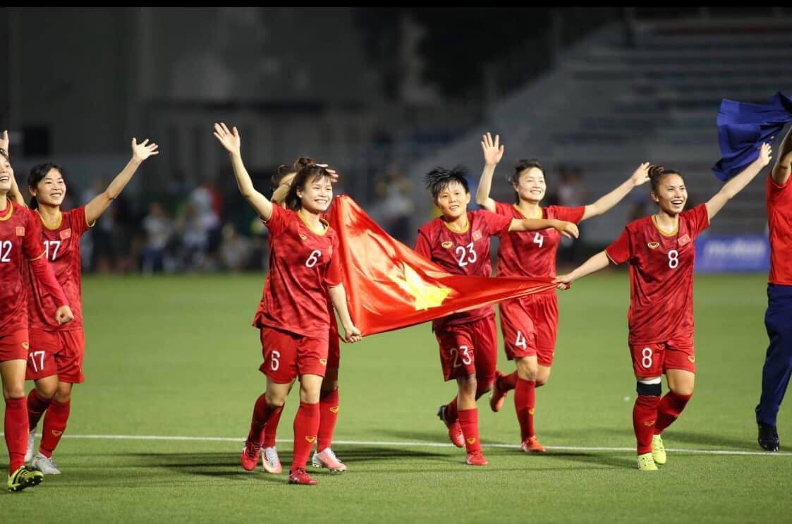 Tuyển nữ VN vô địch SEA Games: Sao Việt ồ ạt tặng tiền thưởng, quà cáp - 2