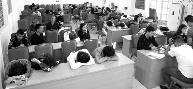 Bí ẩn trong những quán karaoke vùng ven đô đất Cảng - 2