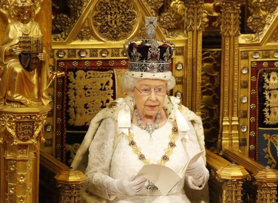 Nữ hoàng Elizabeth II sẽ không thoái vị kể cả khi đã&nbsp; bước qua tuổi 95 (Ảnh: Getty)