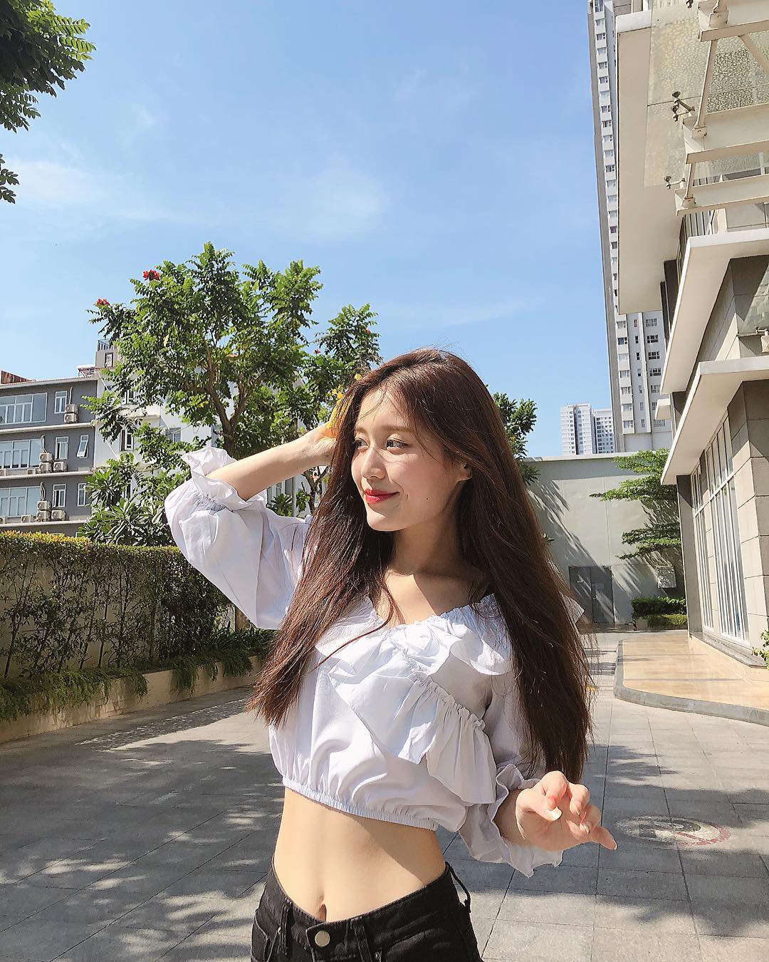 Han Sara nổi tiếng với vòng eo "con kiến".