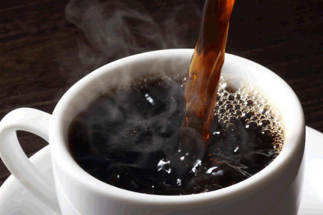 8. Cà phê quá nóng: Các nhà khoa học thuộc Cơ quan Nghiên cứu Ung thư Quốc tế của Tổ chức Y tế Thế giới cho biết, bản thân cà phê không gây ung thư nhưng uống ở nhiệt độ quá cao có thể làm tăng nguy cơ ung thư thực quản.

