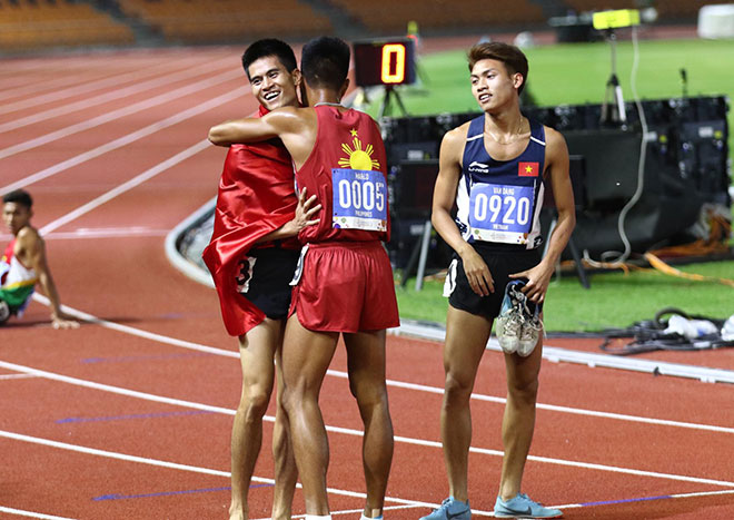 &nbsp;VĐV của Việt Nam nhận lời chúc mừng từ các đối thủ