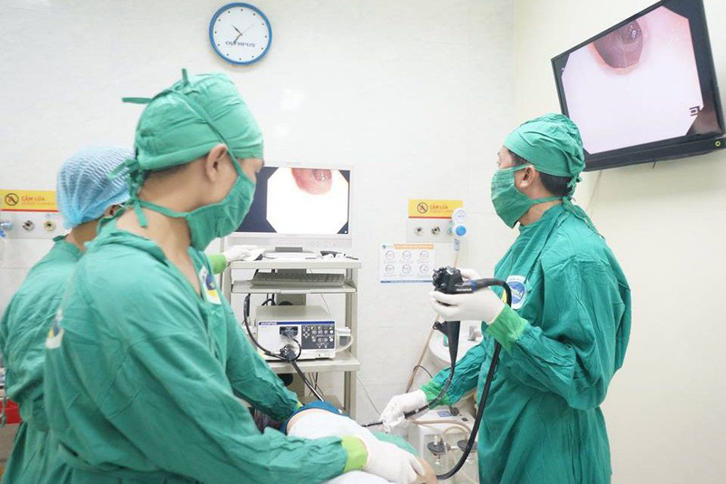 Trung tâm nội soi của Bệnh viện Đại học Y Hà Nội vừa loại bỏ dị vật là một chiếc bàn chải đánh răng trong dạ dày một cô gái 19 tuổi. (Ảnh minh họa)