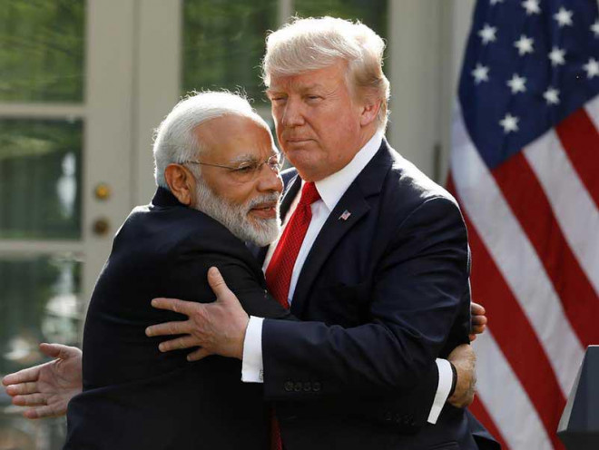 Thủ tướng Ấn Độ Narendra Modi (trái) và Tổng thống Mỹ Donald Trump. Ảnh: REUTERS.